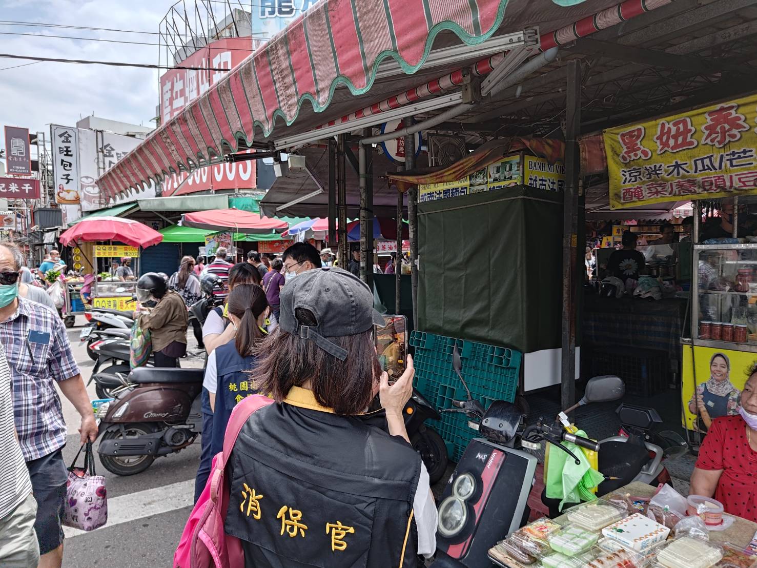 忠貞市場麵包攤商食品安全事件 市府消保官要求業者負責並儘速賠償