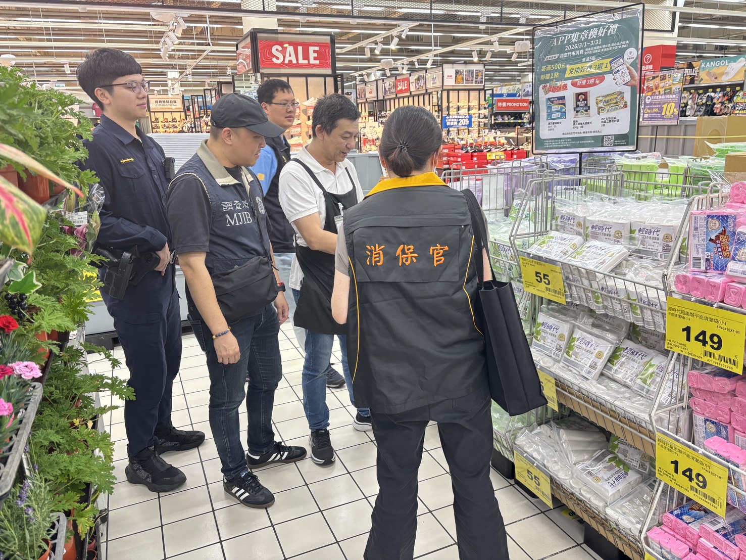 桃市府辦理塑膠袋聯合稽查 嚴防囤積與哄抬行為-3