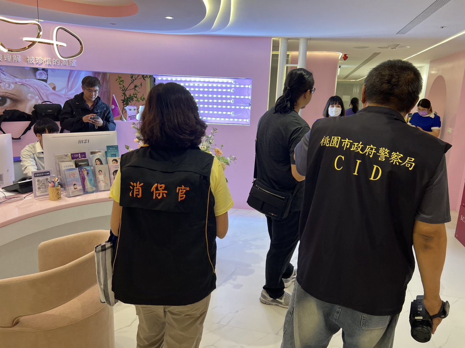 愛爾麗案進入偵查 消保官至現場督促落實退費-2